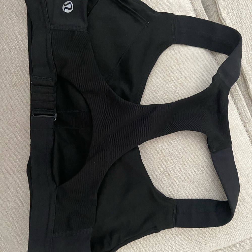 Lululemon size 8 black sports bra lightly used.